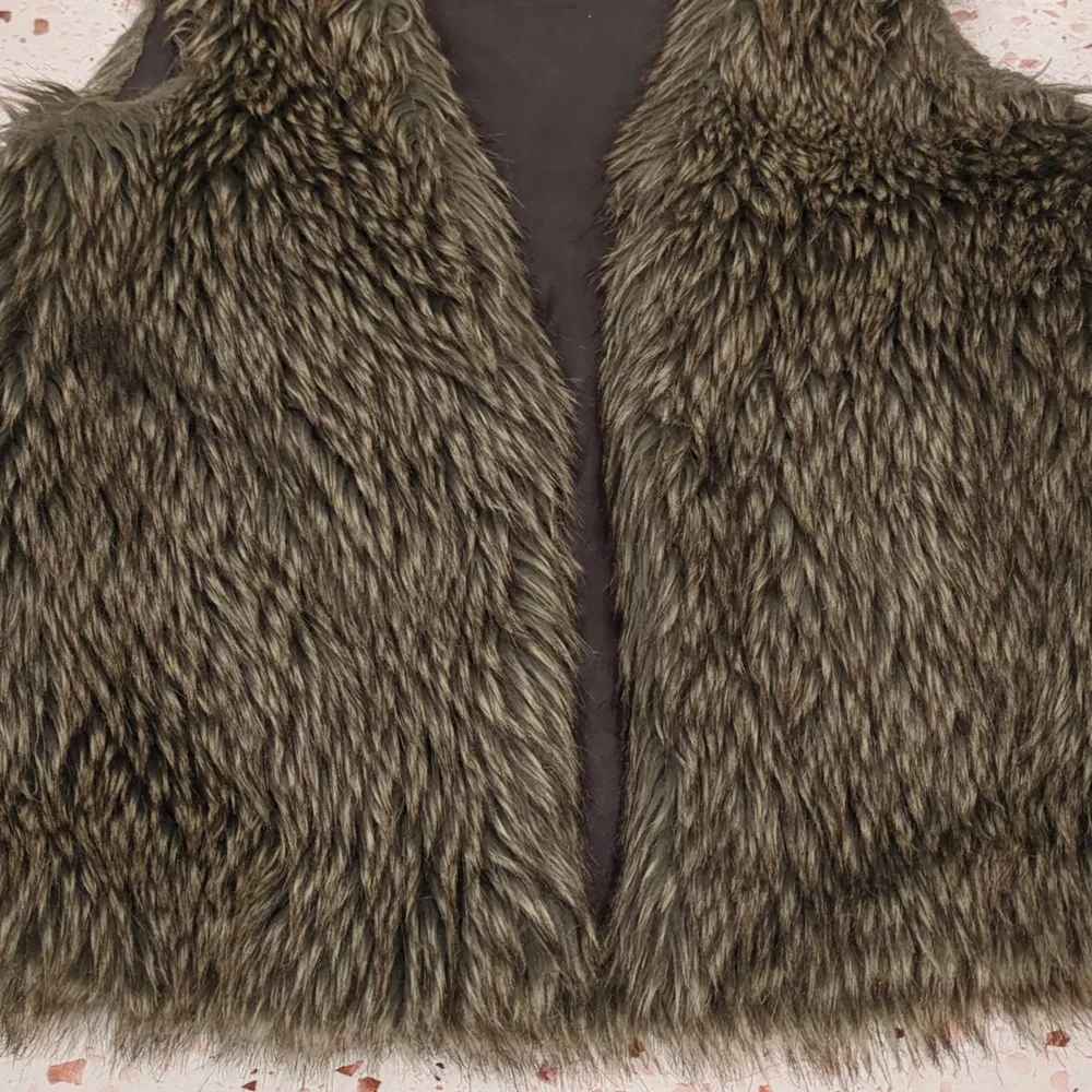 Old Navy | Brown Grey Tan Faux Fur Vest | M (8) Boho Layer Accessory